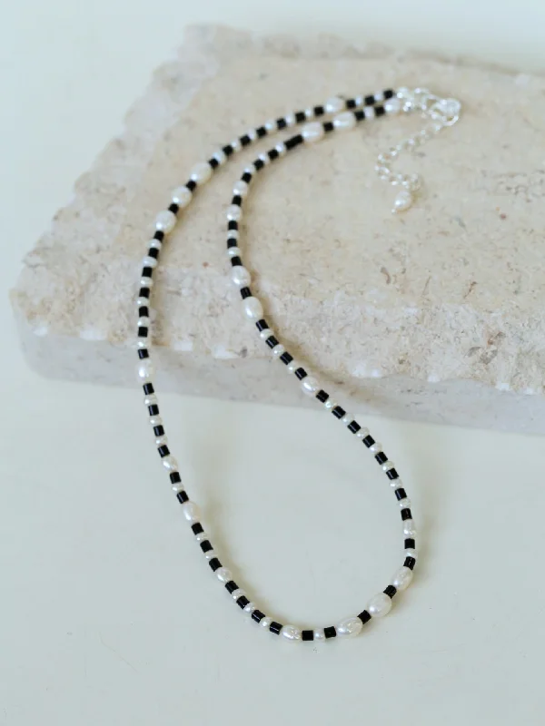 Ladies layered pendant necklace-Dark Tide Black and White Pearl Necklace