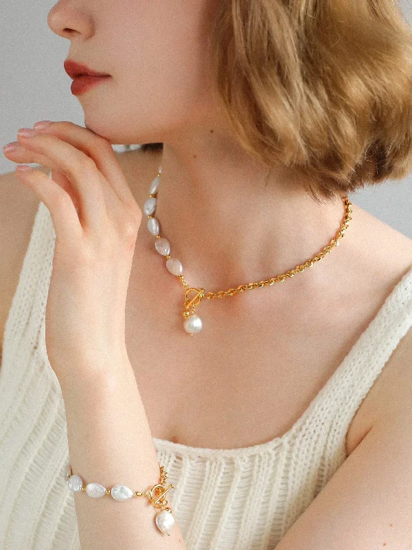 Ladies stylish pendant necklace-Chain Stitching Teardrop Baroque Pearl Y Shaped Necklace