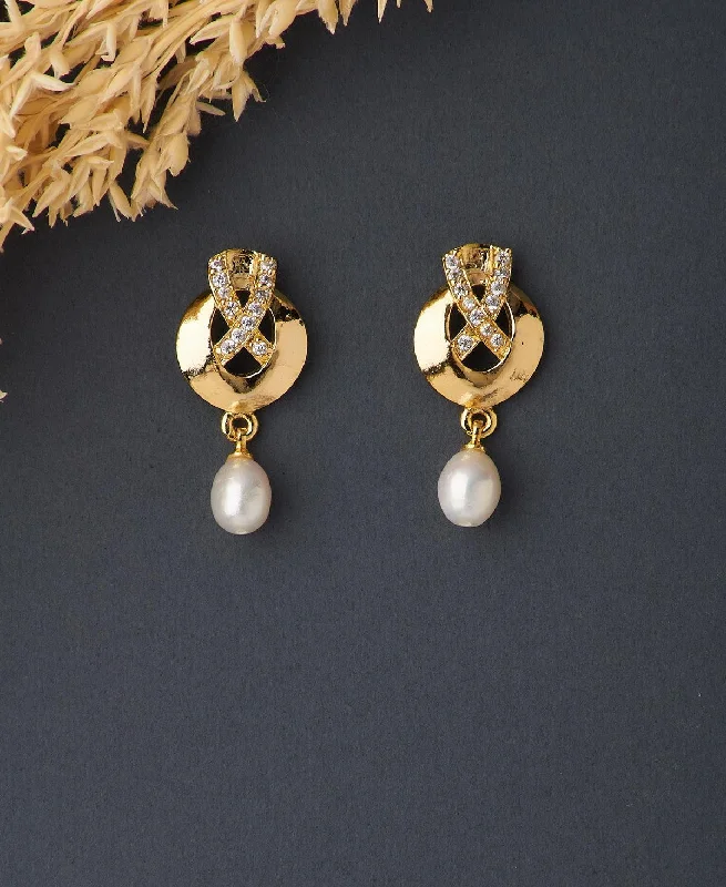 Ladies round diamond earrings-Trendy Real Pearl Hanging Earring