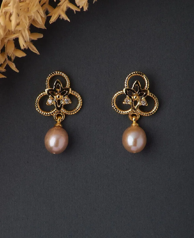 Ladies wedding earrings-Trendy Pearl Stud Earring