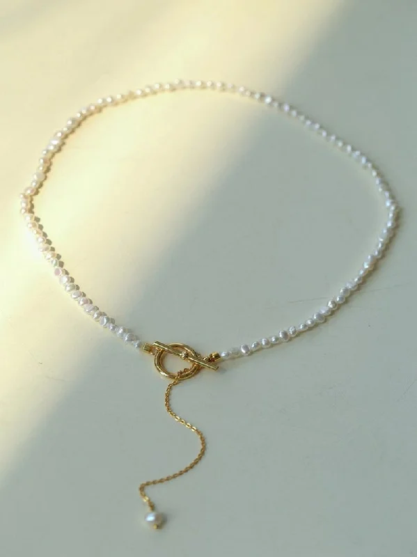 Ladies infinity heart necklace-Small Steamed Bun Pearl OT Buckle Necklace