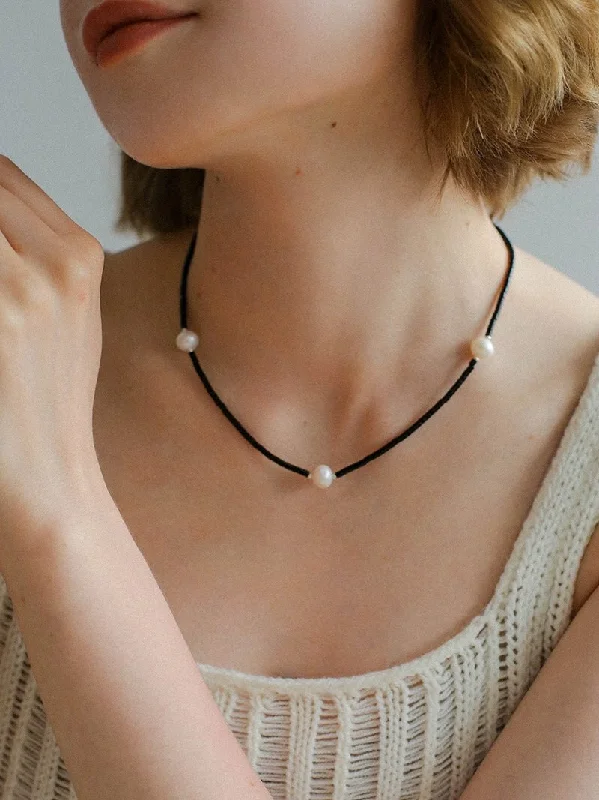 Ladies vintage necklace-Minimalist Modern Pearl and Black Agate Beaded Necklace