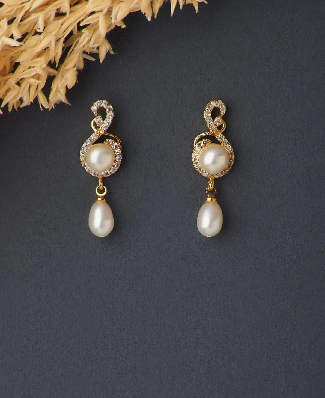 Ladies classic gold earrings-Trendy Real Pearl Hanging Earring