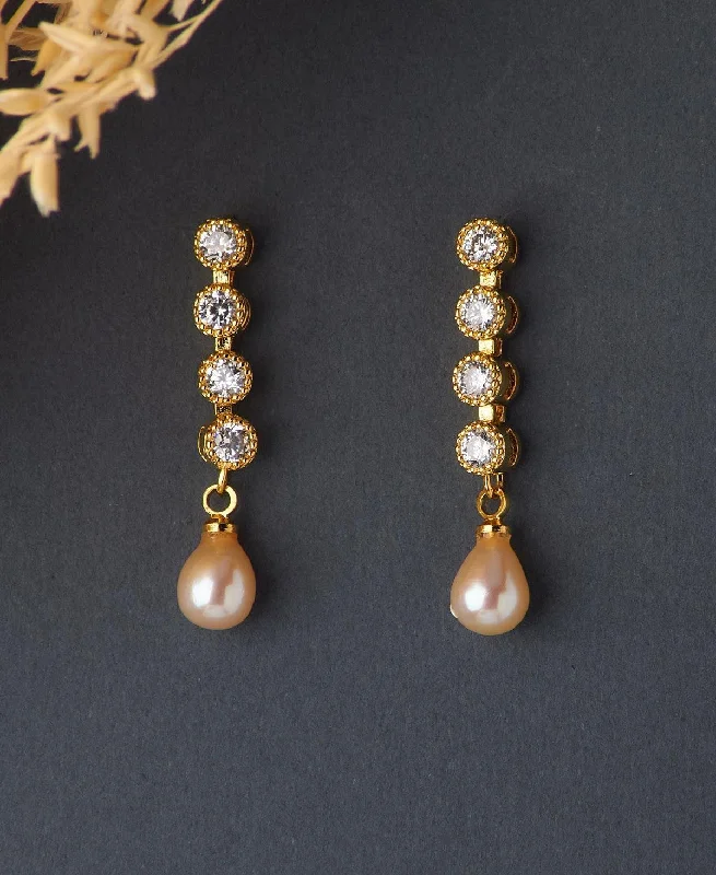 Ladies heart-shaped gold earrings-Trendy Stone Studded Pearl Earring